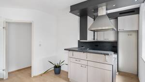 Souterrain-Maisonette-Wohnung mit großem Garten, schöner Terrasse und Carport in zentraler Lage – 85053 Ingolstadt – Vorschaubild 6