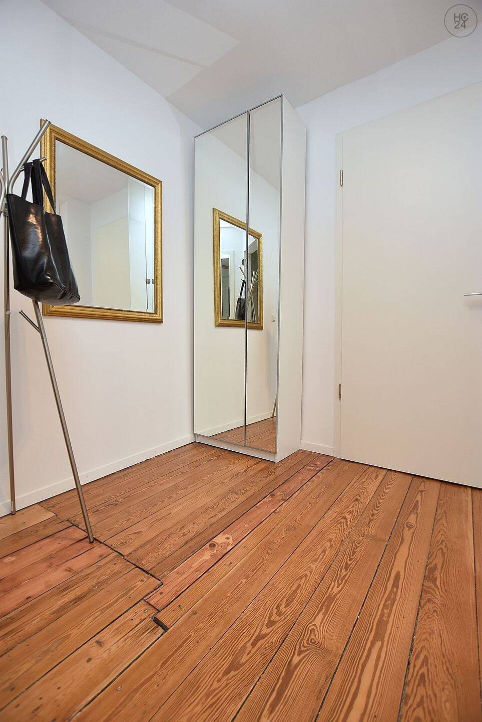 Schicke, modern möblierte Wohnung mit tollem Blick in Stuttgart Mitte – Stuttgart – Vorschaubild 9