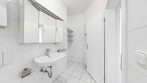 3-Zimmer-Eigentumswohnung mit offener Wohnküche, Balkon & Tiefgaragenstellplatz – 60439 Frankfurt am Main – Vorschaubild 5