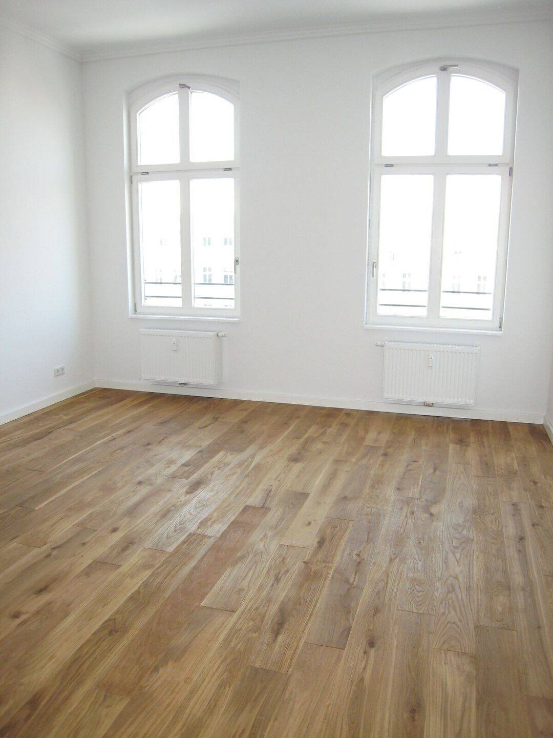 Großzügige 3-Zimmer-Altbauwohnung mit Aufzug und Tiefgarage in der Warschauer Straße