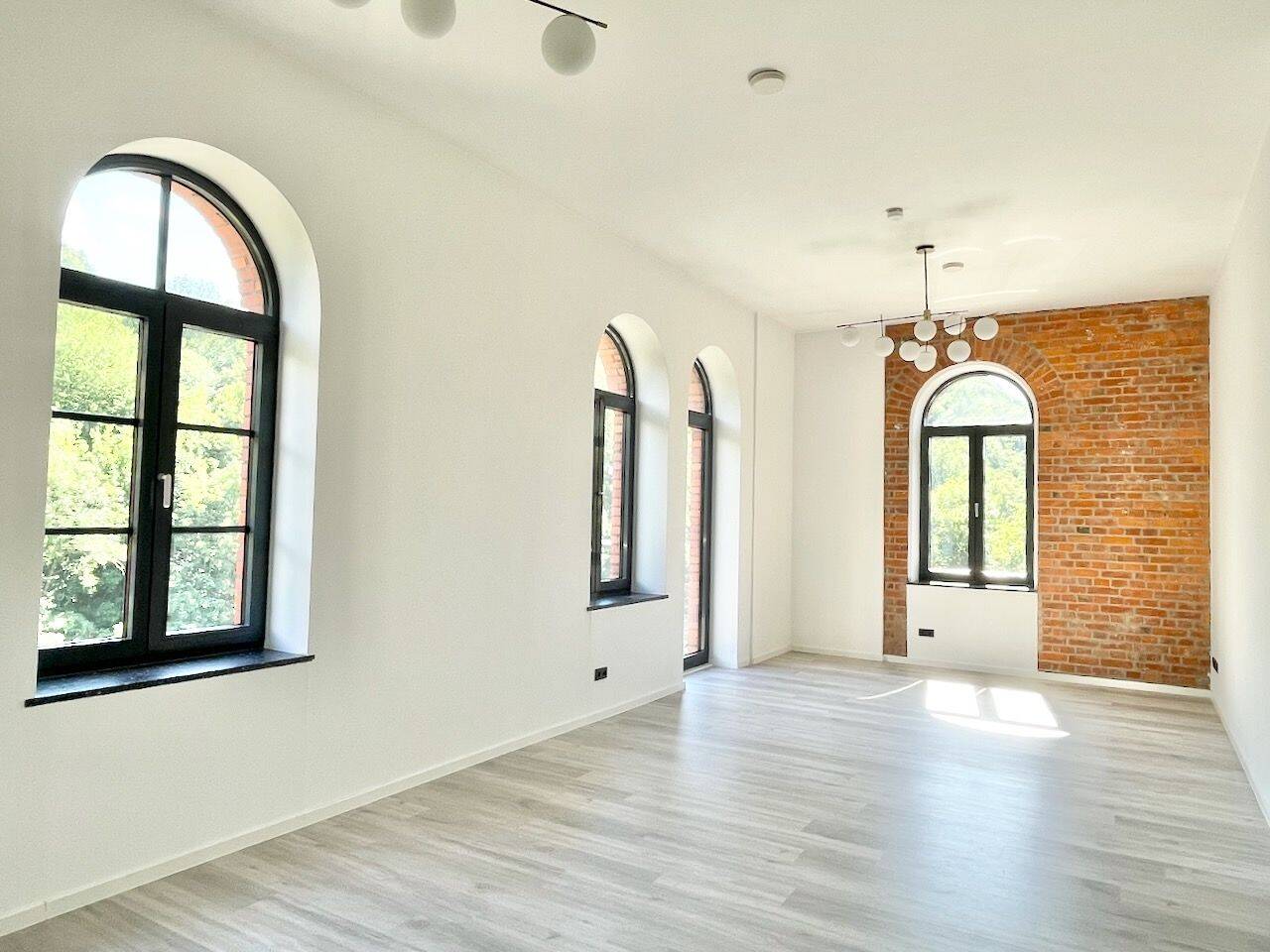 Großzügige Loftwohnung in historischem Ambiente mit Balkon und 2 Stellplätzen – Dresden – Vorschaubild 2