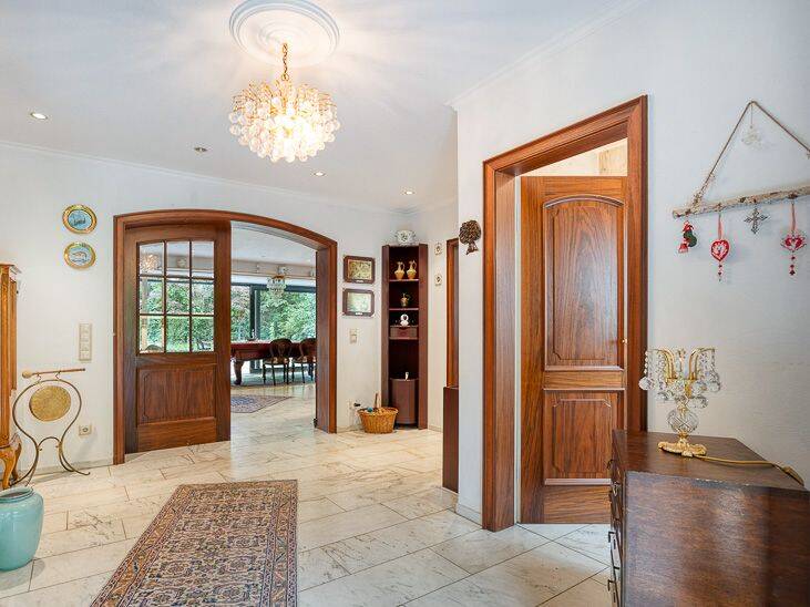 WOHNEN IM GROSSEN STIL - Freistehendes Dreifamilienhaus in begehrter Waldrandlage MH-Speldorf – Mülheim an der Ruhr – Vorschaubild 2