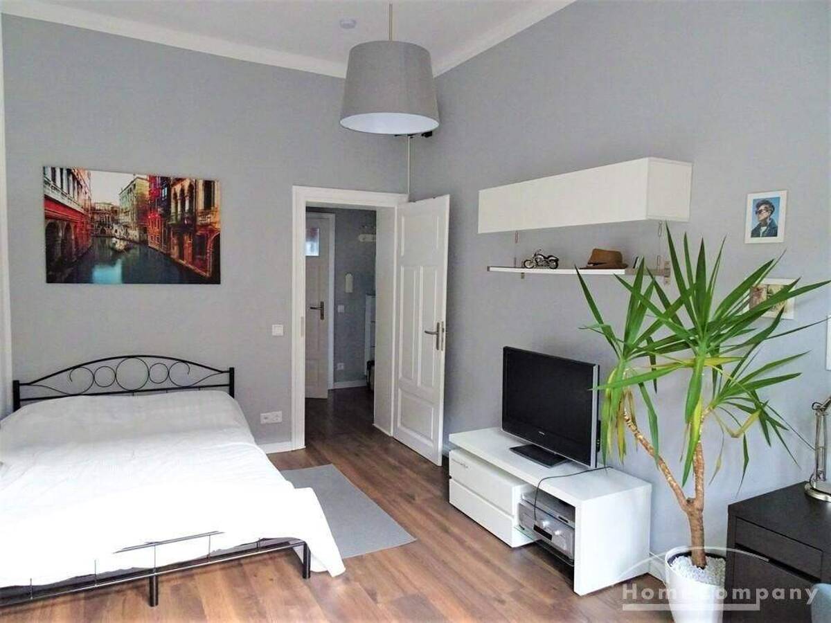 2300244 HomeCompany Dresden Möbliert/Furnished 2-Zimmer Wohnung mit Balkon in Dresden-Pieschen max. 2 Personen – 1127 Dresden – Bild 1 von 9
