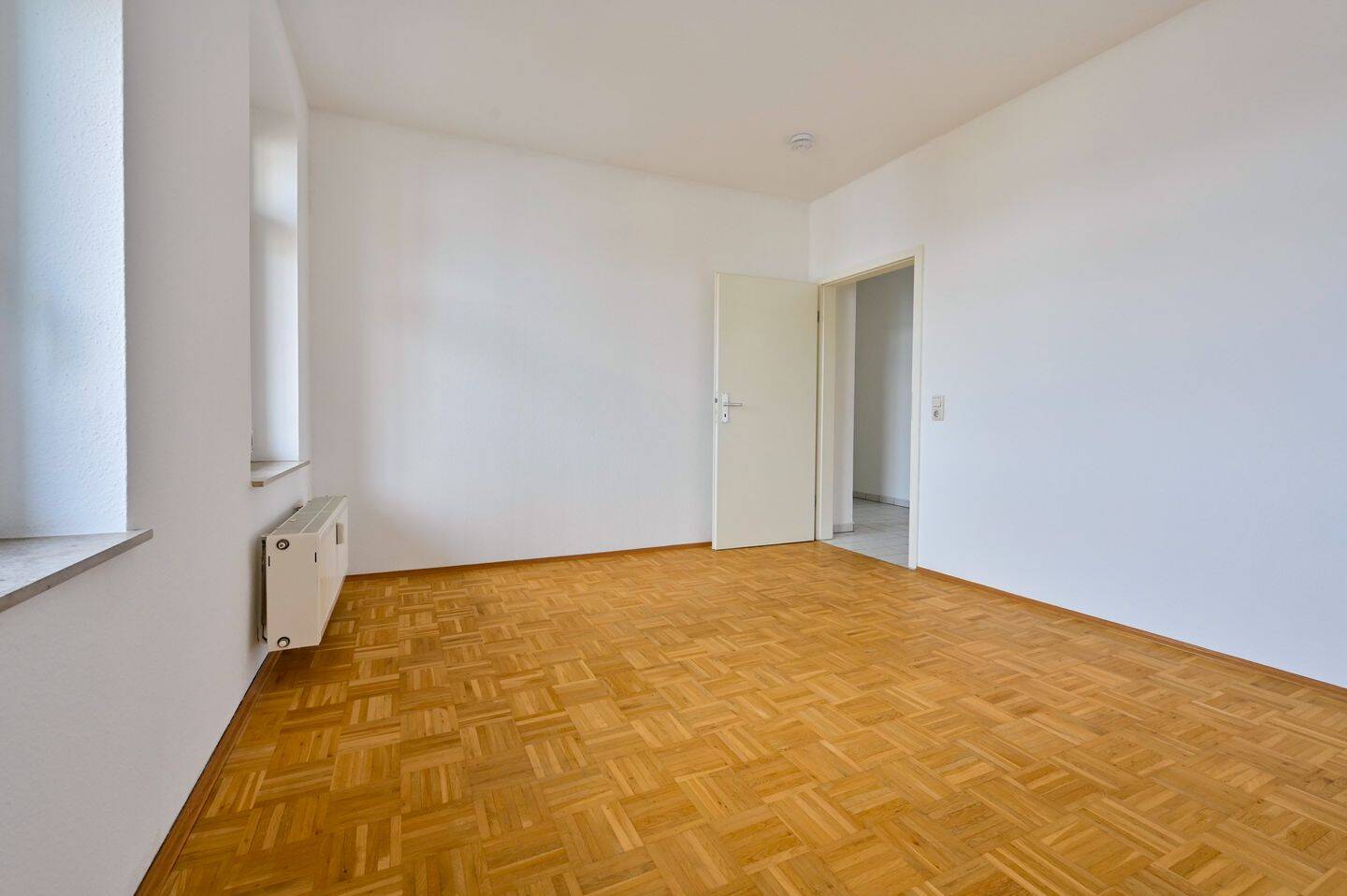 Schöne 2-Raum-Wohnung: XXL-BALKON UND PARKETT für Kapitalanleger oder zur Eigennutzung! – Chemnitz – Vorschaubild 7