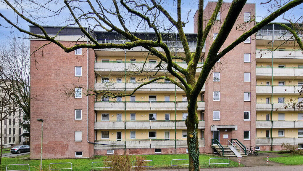 Solide Kapitalanlage in Forst! Gepflegtes Appartement mit Balkon und Tiefgaragen-Stellplatz