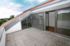 Wohnen am Regenufer!! Neuwertige 3,5 ZKB-Wohnung mit Dachterrasse