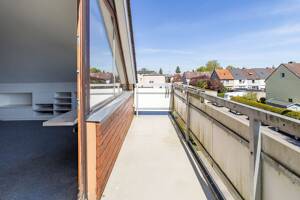 Ruhige Dachgeschosswohnung mit zwei Balkonen und viel Privatsphäre – 23562 Lübeck – Vorschaubild 4