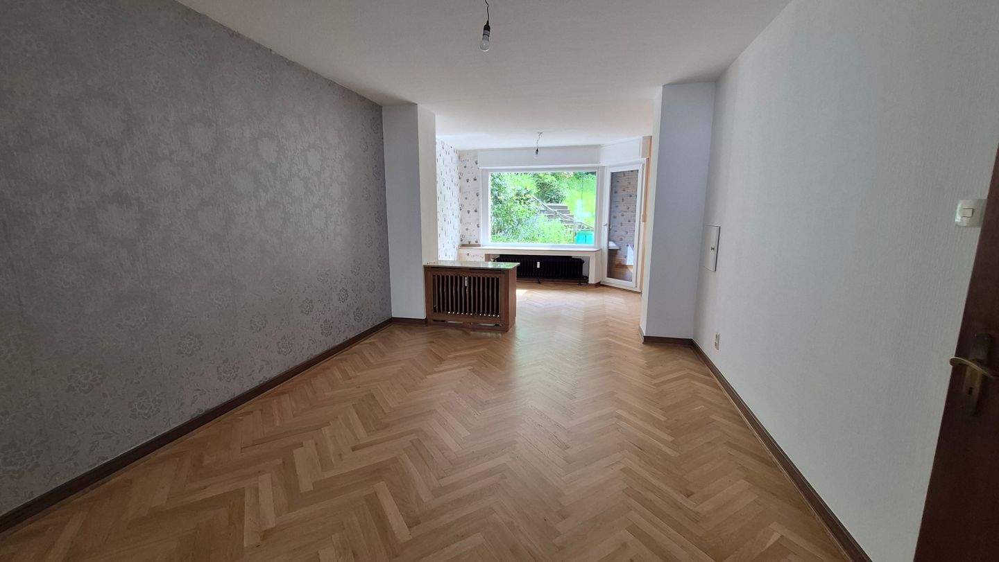 Stilvolle Altbauwohnung mit Flair und großer Terrasse. Nähe Tierpark ! Traumhafter Ausblick ins Wäldchen !