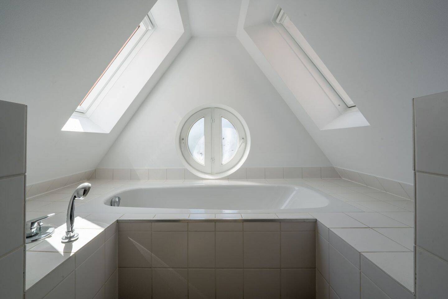 2-Zimmer Altbau Wohnung // Dachterrasse // Aufzug – Berlin – Vorschaubild 5