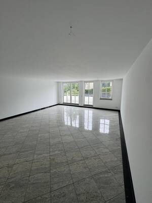 Gepflegtes Reihenhaus mit Einbauküche, Garage und Garten – 40547 Düsseldorf – Vorschaubild 2