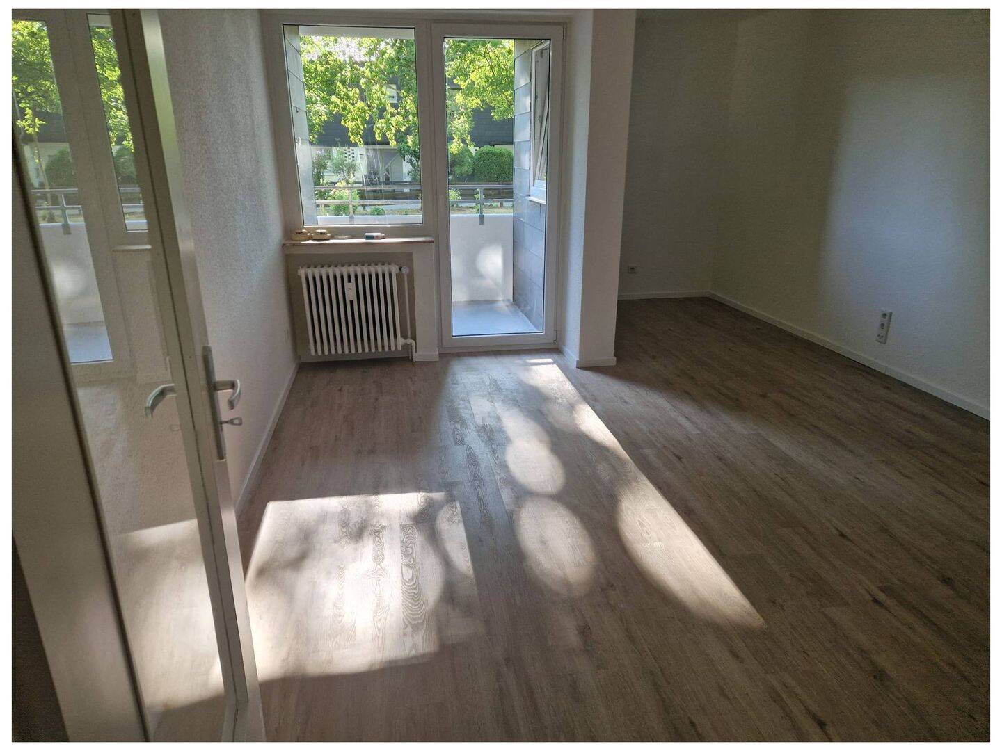 Praktisch & gepflegt: 1-Zimmer-Wohnung mit Loggia und Pantryküche im Leimenweg