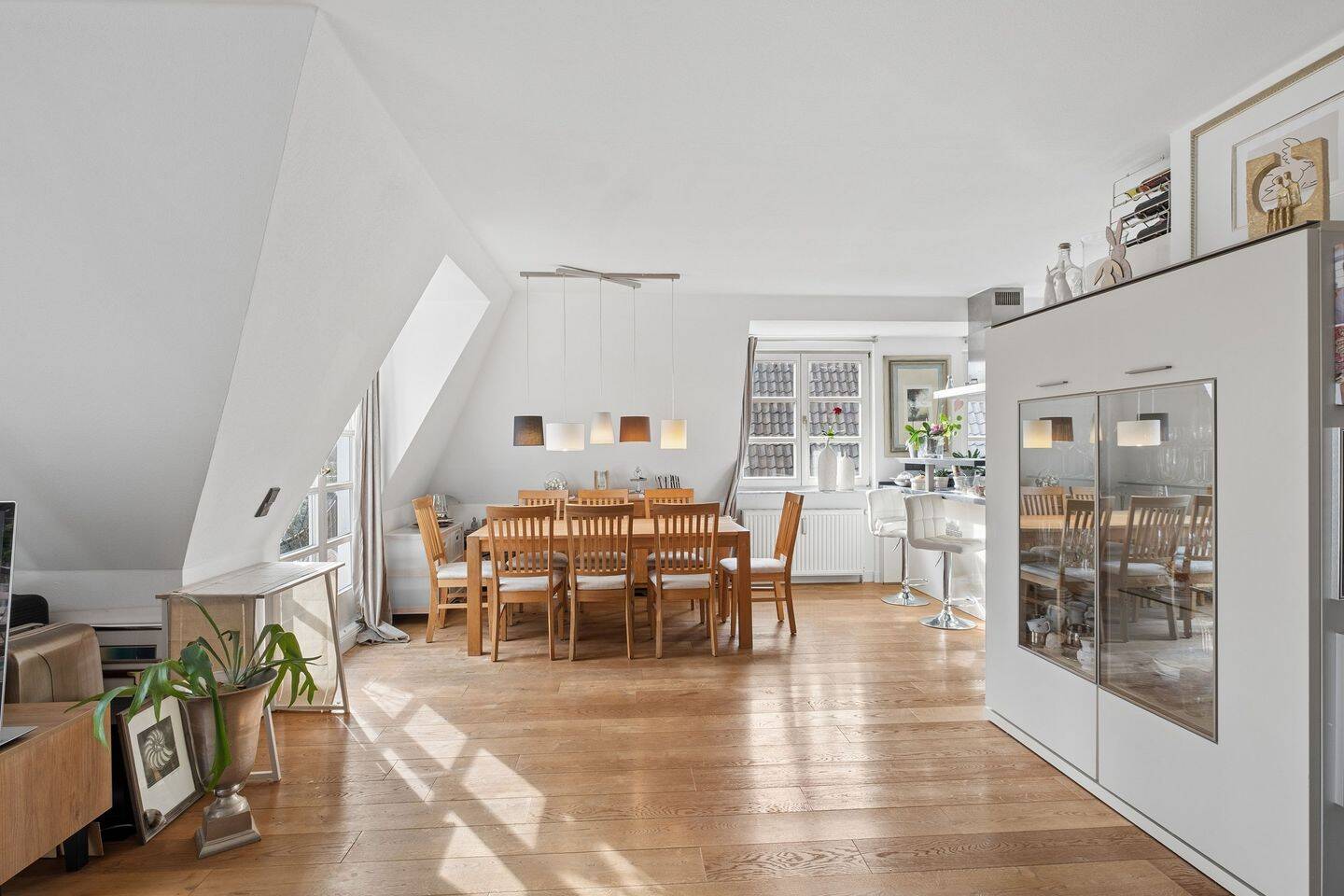 Sonnenwohnung mit hochwertiger Ausstattung, S/W-Dachterrasse und zwei TG-Stellplätzen in Marienthal – Hamburg – Vorschaubild 4
