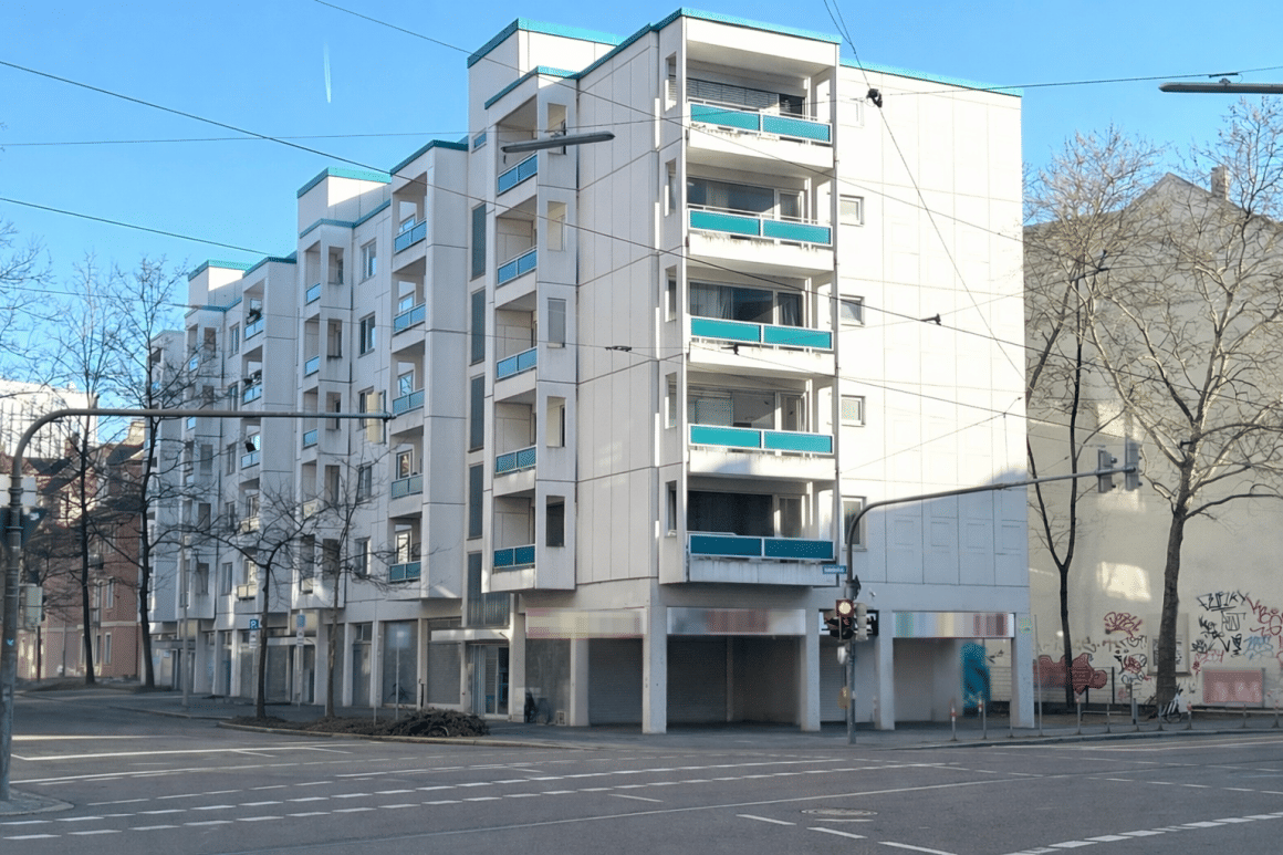 Attraktives 2-Zimmer-City-Apartment mit Balkon in begehrter Innenstadtlage von Karlsruhe – Karlsruhe – Vorschaubild 3