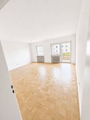 Frisch renovierte Wohnung (2026) mit neuem Bad und neuer Einbauküche sowie Garage und Balkon – 97209 Veitshöchheim – Vorschaubild 6