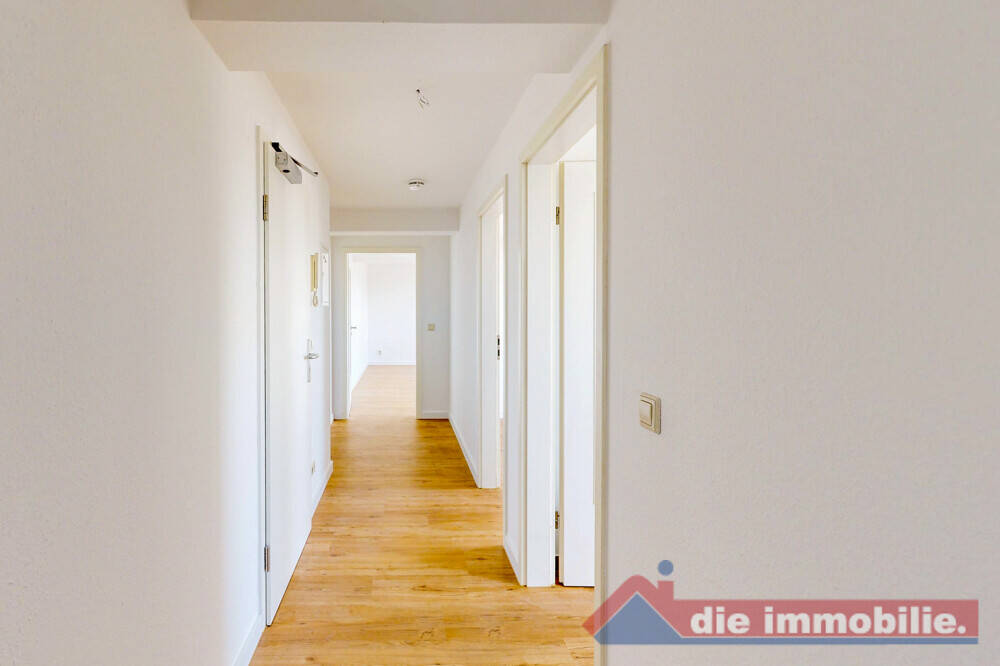 ***Frisch modernisierte, helle Dachgeschosswohnung für Singles und Paare*** – Magdeburg – Vorschaubild 4