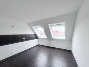 Viel Platz im Dachgeschoss! + Loggia + Parkett + Wanne & Dusche + Fußbodenheizung + PKW-Stellplatz – 4155 Leipzig – Vorschaubild 2