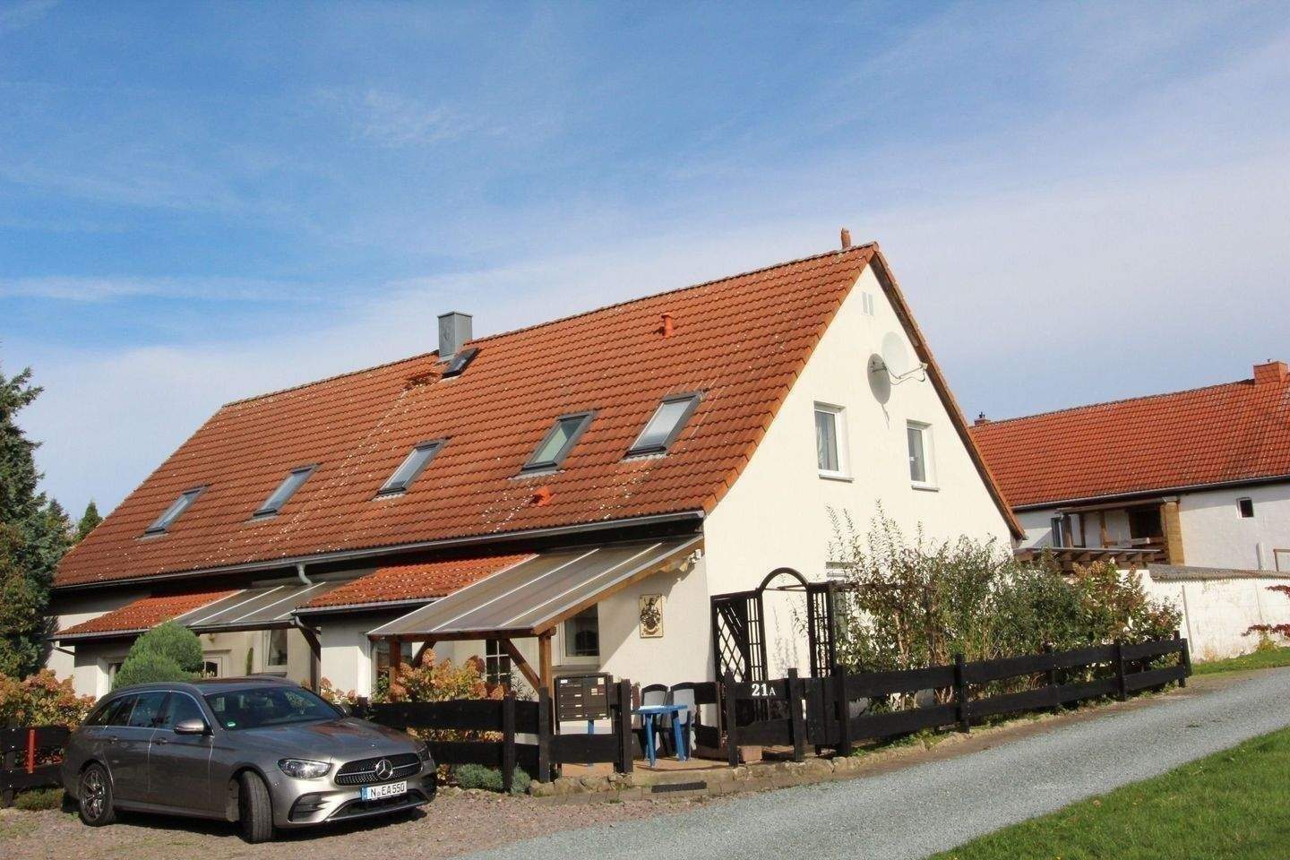 Sehr gepflegtes Mehrfamilienhaus mit 5 Wohnungen in Kleinbocka im Landkreis Greiz in Thüringen – Bocka – Bild 1 von 9