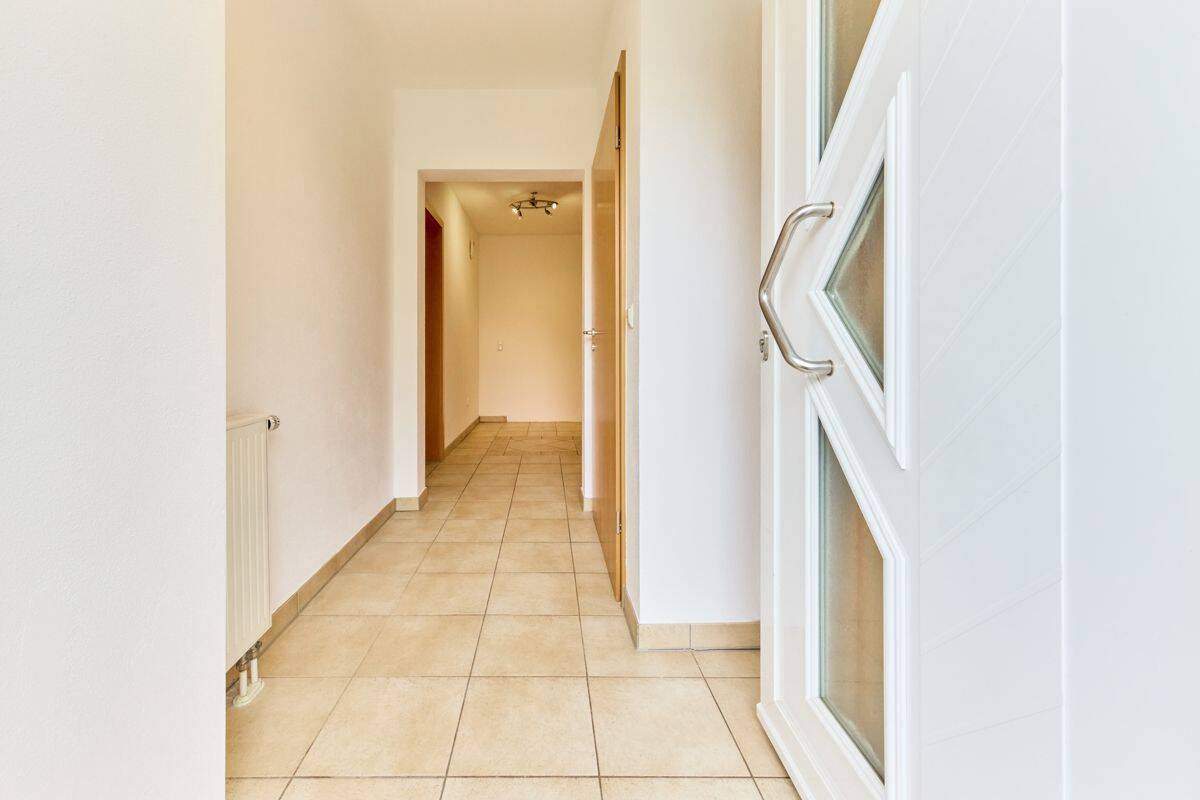 Sofort verfügbar: Familienfreundliches Reihenhaus mit 6 Zimmern, Wintergarten & Garage – Schwabmünchen – Vorschaubild 2