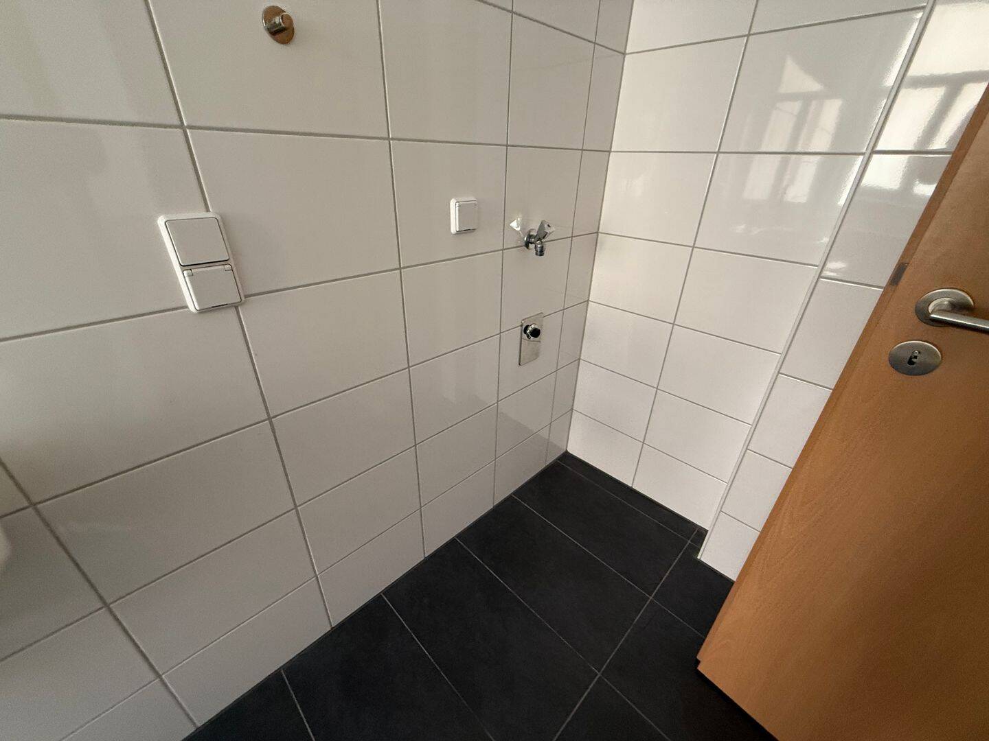3. OG - Tageslichtbad - Eckbadewanne ! City-NAH !!! – Chemnitz – Vorschaubild 3
