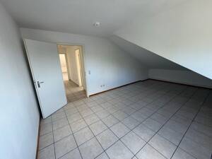 Charmante 2-Zimmer-Dachgeschosswohnung mit Loggia im Kreuzviertel – 44137 Dortmund – Vorschaubild 3