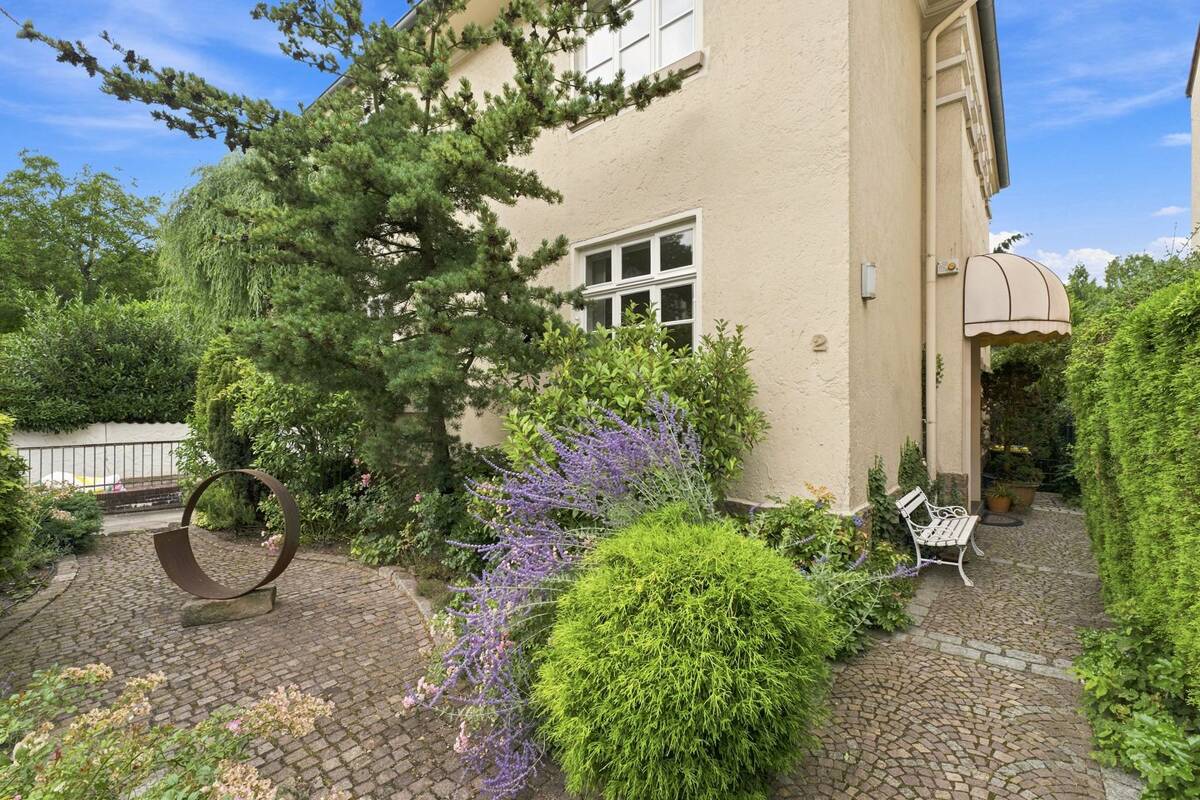 Stilvoller Altbauklassiker am Bürgerpark - grüne Oase in bester Schwachhausen-Lage – 28213 Bremen – Bild 1 von 9