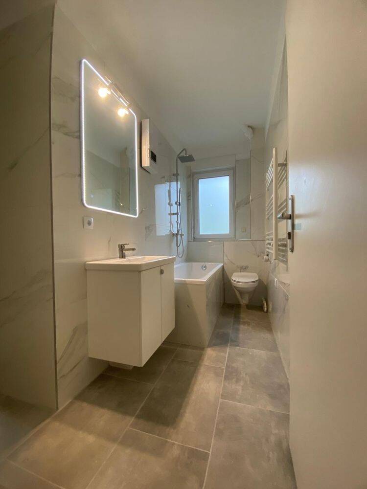 Bezugsfreie, kernsanierte 2-Zimmer-Wohnung mit Balkon und neuer Einbauküche in Berlin-Spandau-Wasserstadt – Berlin – Vorschaubild 8
