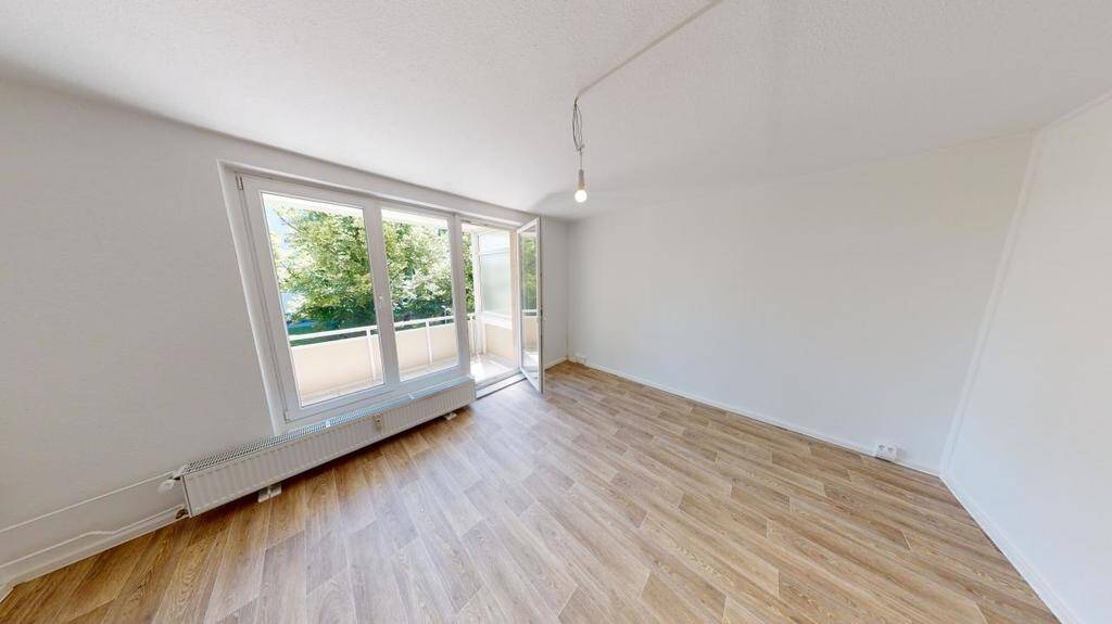 Modernisierte 2-Raum-Wohnung mit Balkon nahe Stadtpark