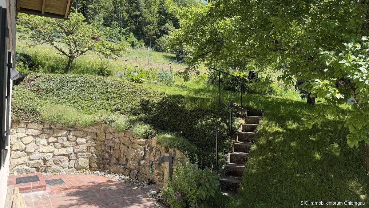 Familiengerechtes Einfamilienhaus mit Garten, Doppelgarage und Doppelcarport in sonniger Lage – Siegsdorf – Vorschaubild 7
