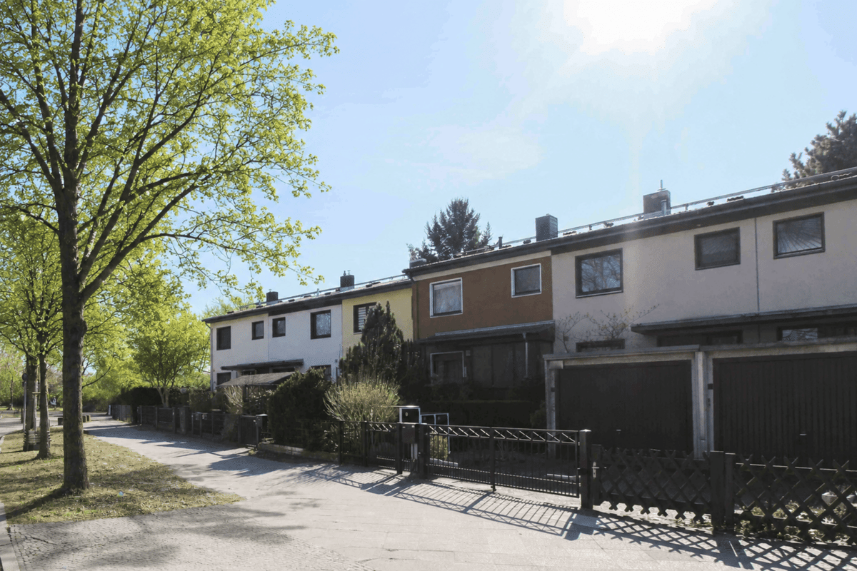 Familienglück in ruhiger Sackgasse - Reihenhaus mit Garten, Garage, Keller und Sauna in Mariendorf – 12107 Berlin – Bild 1 von 9