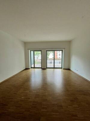 Moderne, frisch renovierte 3-Zimmer-Wohnung mit Balkon, Aufzug und Stellplatz in begehrter Lage von Fürth-Atzenhof – 90768 Fürth – Vorschaubild 2