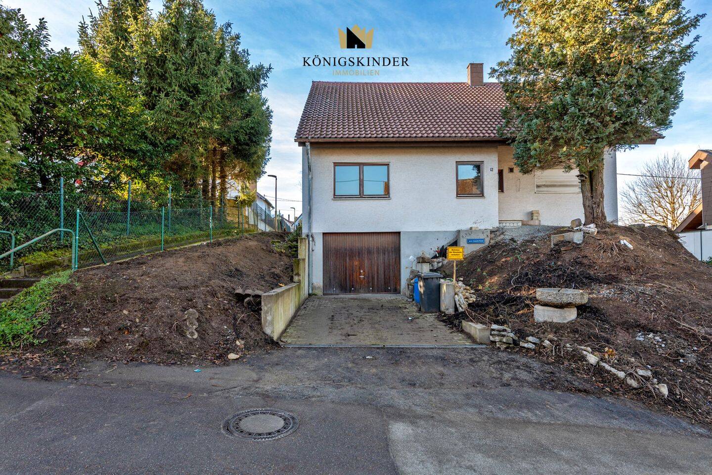 FÜR RENOVIERUNGSPROFIS 1-2 FH m. Ausbaupotenzial in schöner Aussichtslage – Backnang – Bild 1 von 9