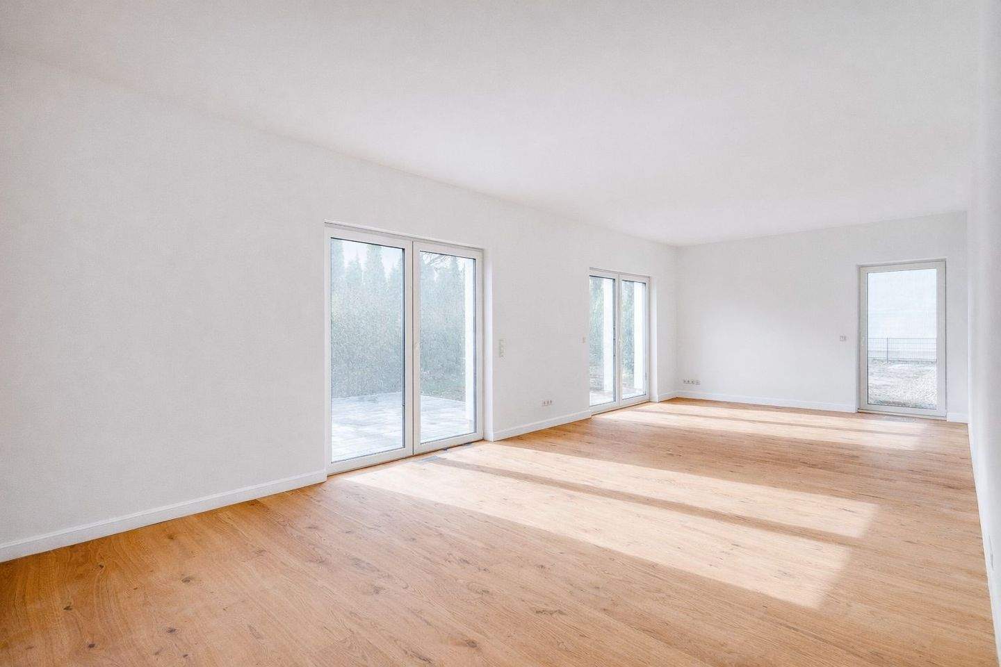 Lichtdurchflutetes Neubau-Einfamilienhaus mit moderner Technik und viel Platz – Falkensee – Vorschaubild 4