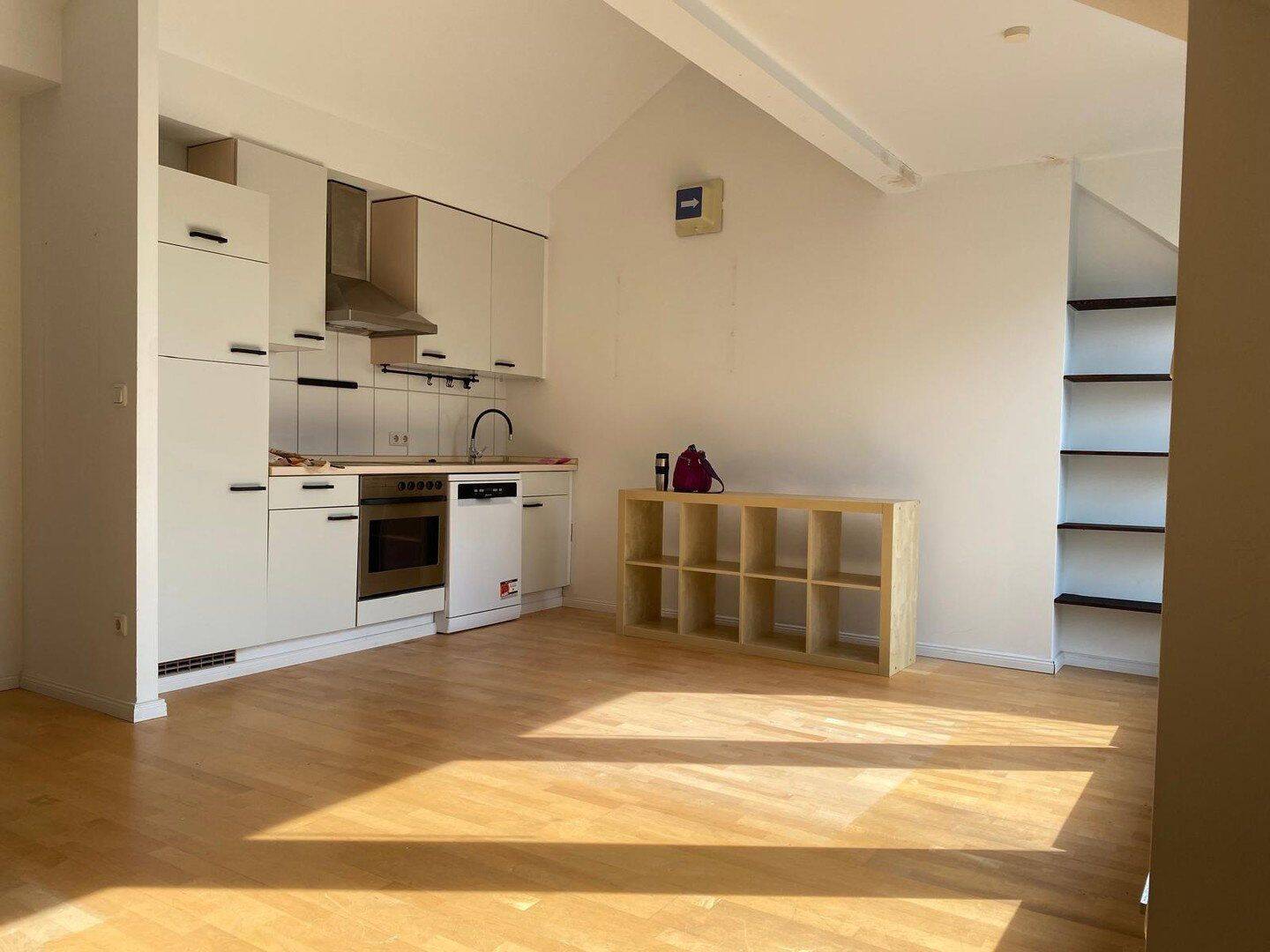 Lichtdurchflutete Dachgeschoßwohnung in Barmbek-Nord mit eigenem Stellplatz – Hamburg – Vorschaubild 3