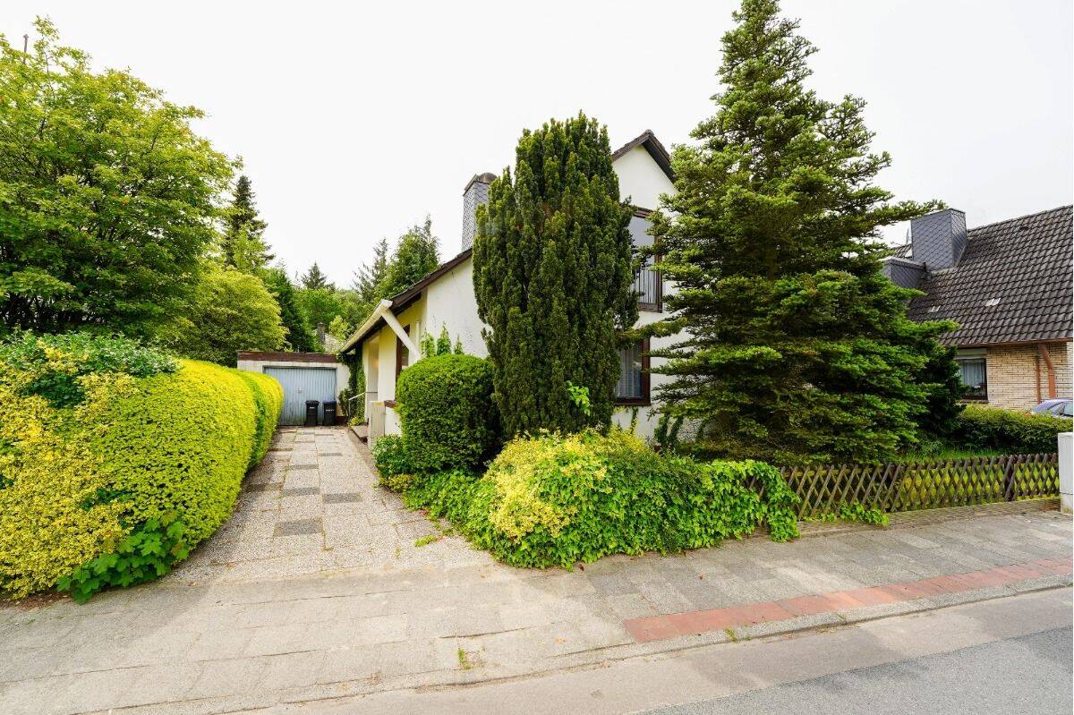 Einfamilienhaus mit Garten, Garage und viel Entwicklungspotenzial - Bremerhaven Schiffdorferdamm
