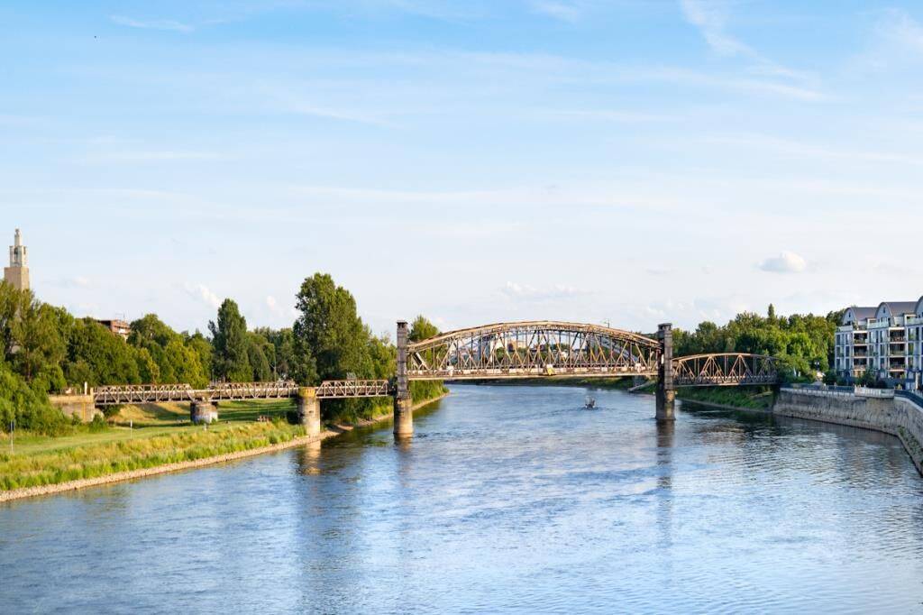 .. mit Blick über Magdeburg! / ...offering stunning views across Magdeburg! – Magdeburg – Vorschaubild 2
