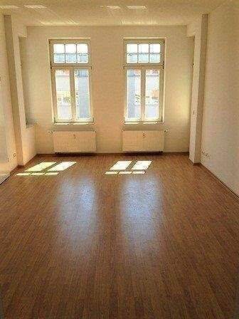 Geräumige 3-Raum Wohnung in Sudenburg mit Balkon und Wanne.