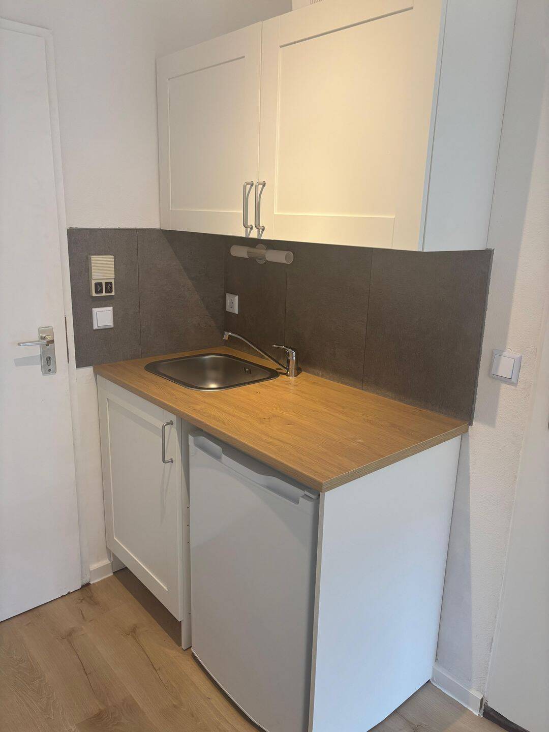 Vermietetes, voll möbliertes Studentenapartment in Top-Lage Erlangen (Kapitalanlage) – Erlangen – Vorschaubild 4
