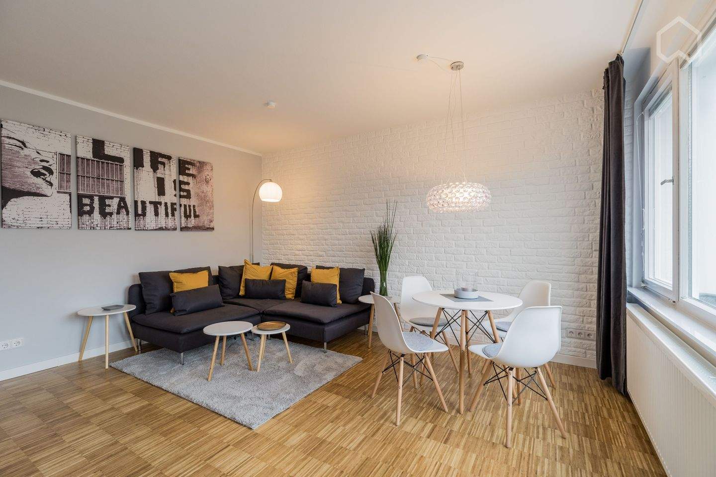 Sonnige, renovierte Zwei-Zimmer-Wohnung mit Balkon und Garage in Friedenau – Berlin – Vorschaubild 4