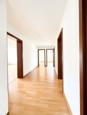 Großzügige 4,5 Zimmer, sonnige Balkone und herrliche Aussicht - Ihr neues Zuhause in Leonberg-Ramtel – 71229 Leonberg – Vorschaubild 8