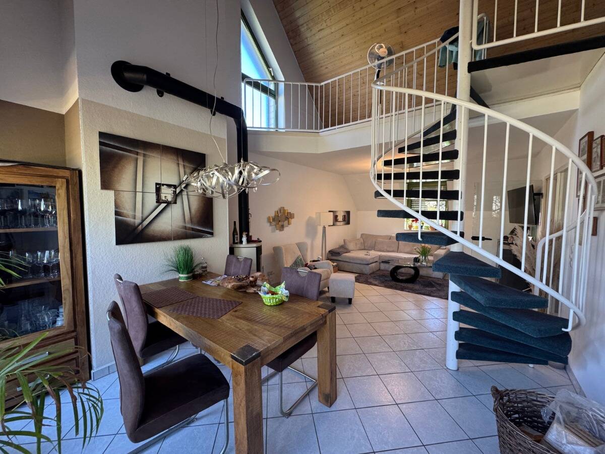 Helle Maisonettewohnung mit Galerie, Balkon und Stellplatz in Dortmund Gartenstadt zu vermieten