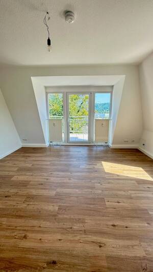Erstbezug nach Sanierung - Stilvolle Altbauwohnung mit Wintergarten & Stellplatz – 1279 Dresden – Vorschaubild 7