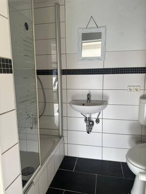 1-Zimmerapartment mit EBK und grauen Laminat / App. 5 – 99089 Erfurt – Vorschaubild 4