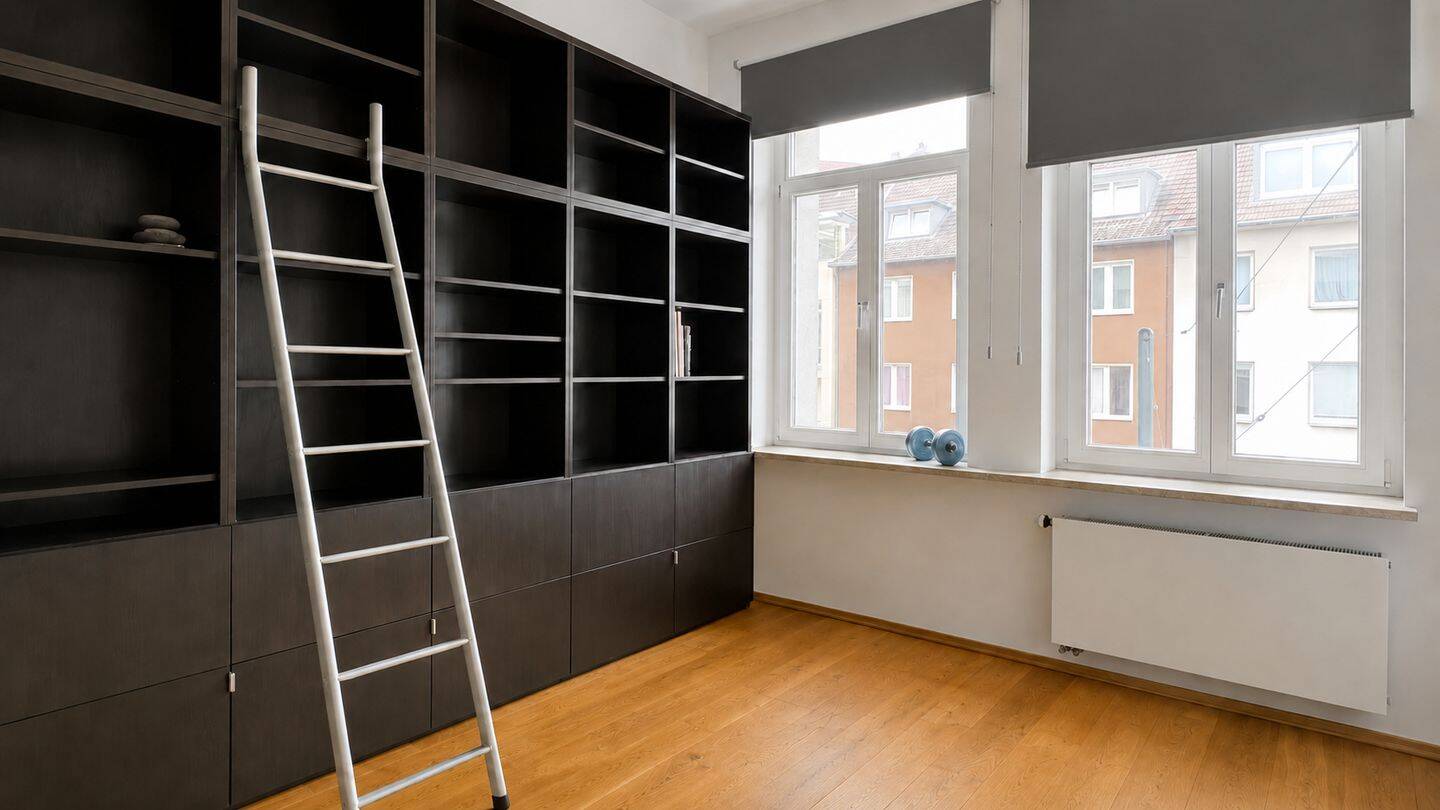 Traumhafte, sanierte Vierzimmer-Altbauwohnung mit großer Balkonterrasse – Düsseldorf – Vorschaubild 7