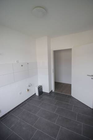 DU-Neudorf, Sternbuschweg 255, 3. OG, Aufzug, 50 m², kompl. renoviert, 1 Wohn -, 1 Schlafzimmer, Küche, Diele, Bad – 47057 Duisburg – Vorschaubild 8