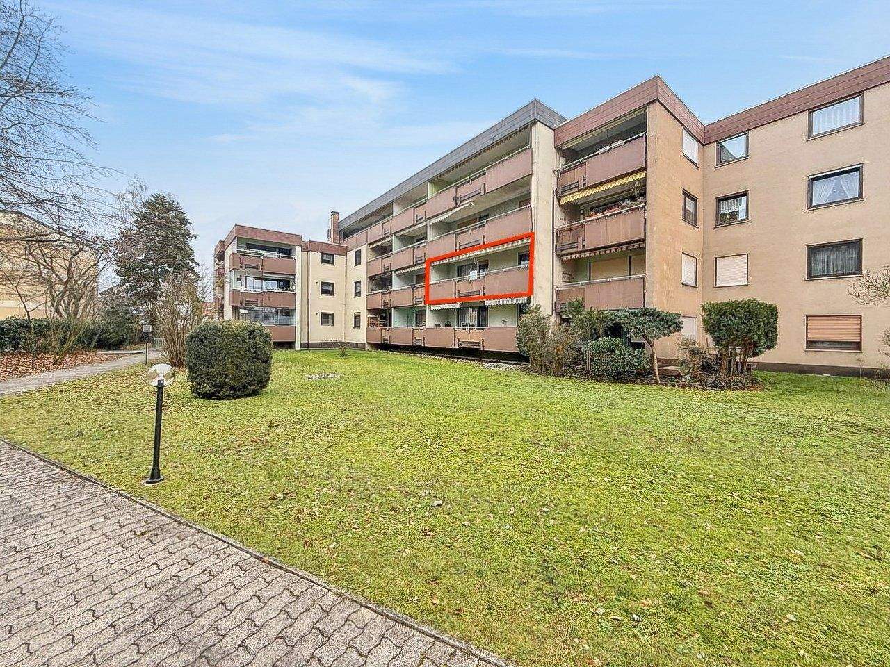 Wohnen mit Platz: 4- Zimmer Wohnung mit 2 Balkonen und TG-Stellplatz in ruhiger Lage von Alterlangen – Erlangen – Vorschaubild 2