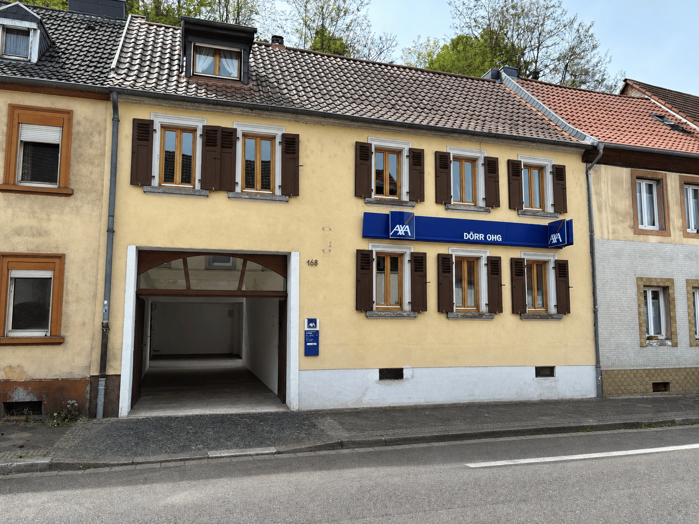 Geräumiges 2 Familienhaus mit Innenhof und Terrasse in Saarbrücken St. Arnual – Saarbrücken – Bild 1 von 9