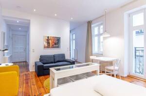 Sanierte Altbauwohnung mit großem Balkon in Prenzlauer Berg – Saniert 2015, ruhige Lage, Energieklasse C, sofort bezugsfertig – 10439 Berlin – Vorschaubild 2
