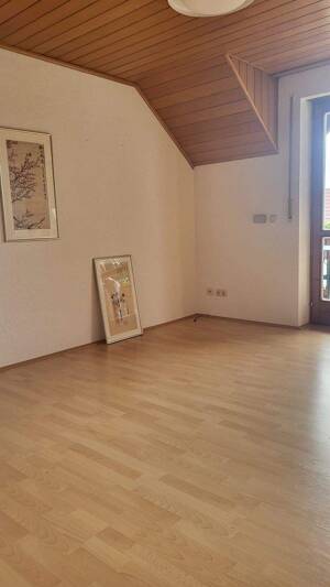 Gepflegte 4-ZKB-Wohnung mit Balkon in idyllischer Ortsrandlage – stadtnah zu Regensburg – 93059 Regensburg – Vorschaubild 5