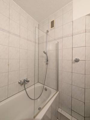 Großzügiges Wohnen! Gepflegte 2-Zimmer-Whg mit Wohnküche & Balkon – 40233 Düsseldorf – Vorschaubild 3