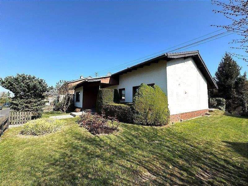 FÜR FACHHANDWERKER! Solider Bungalow mit Pfiff, insges. 200 m² Wohnfläche + ca. 50m² KG! – Niederkassel – Vorschaubild 3